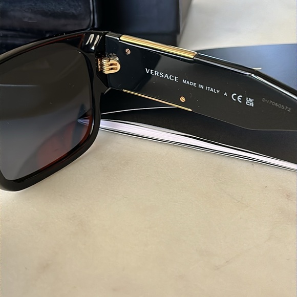 Authentic Men’s Versace Black Rectangle Sunglasses with Gold Tone Medallion - Picture 4 of 8
